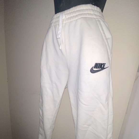 Nike Sweatpants - Picture 2 of 5